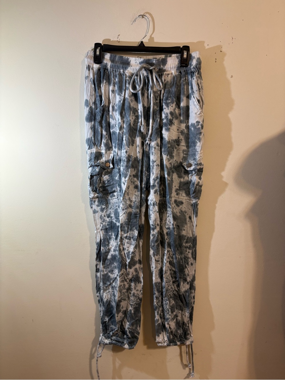 Talulah cargo pants women’s small blue white tie-dye drawstring side pockets